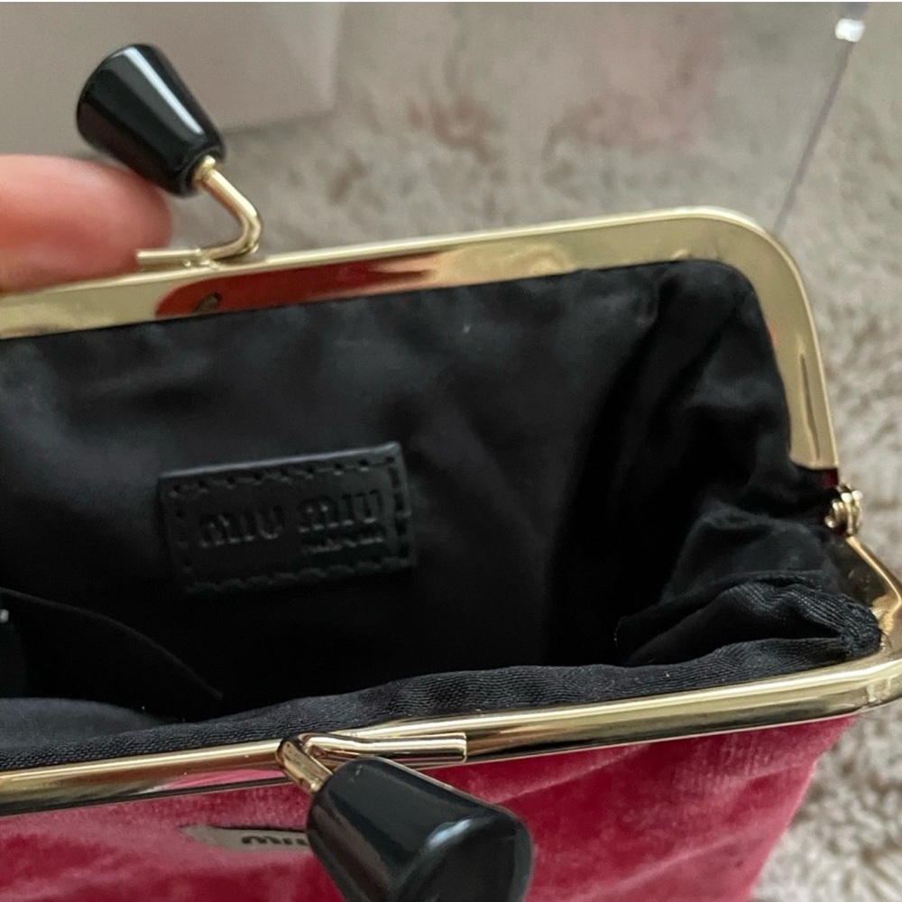 Miu Miu Beauty Pink Velvet Kisslock Wallet - Picture 3 of 5